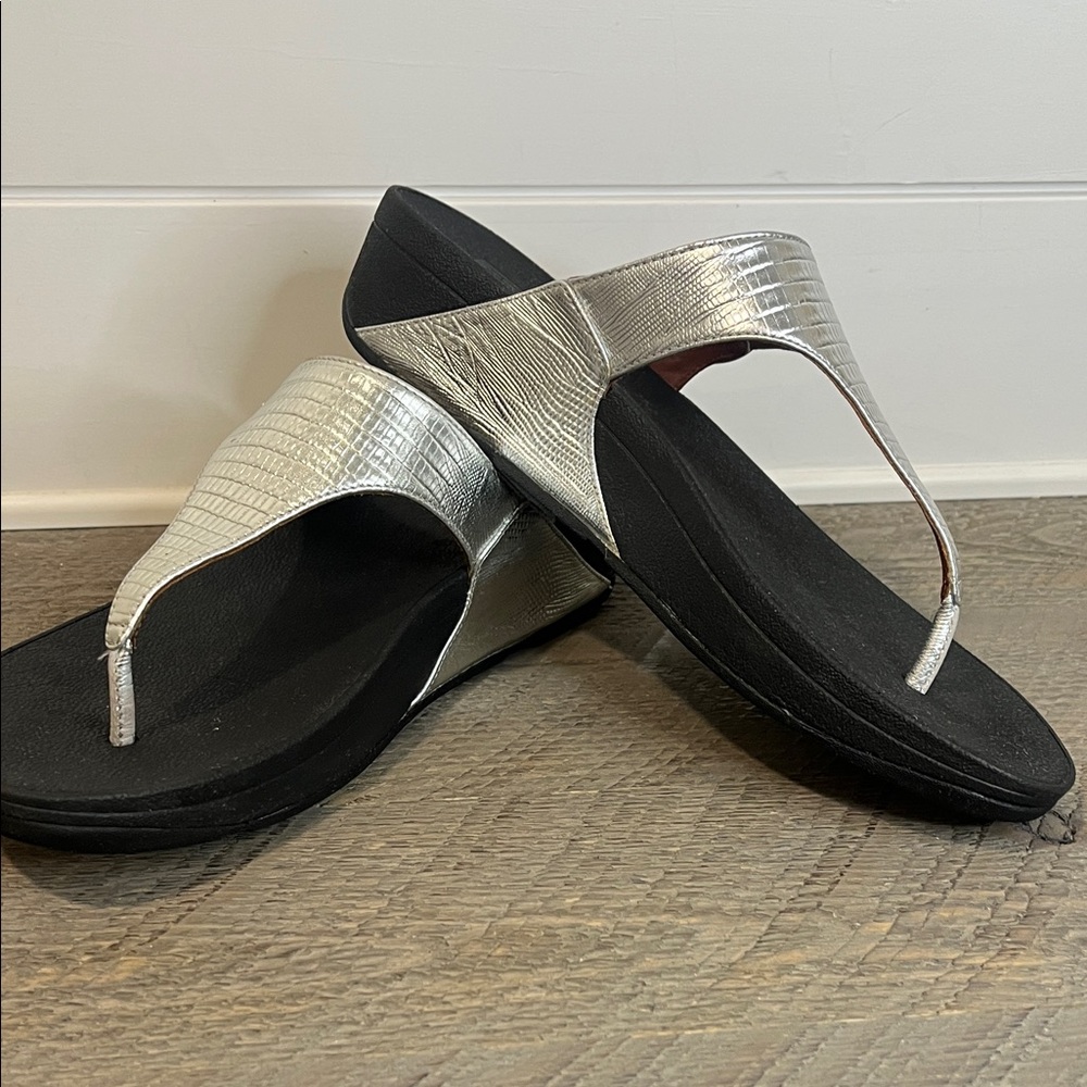 FitFlop The Shiny Silver Reptile Thong Flip Flops Sandals 350-011 Womens SZ 10 - Picture 6 of 7